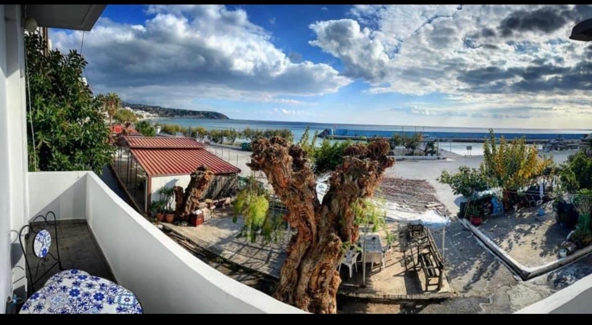 Seaview Apartment Tsoútsouros Eksteriør billede